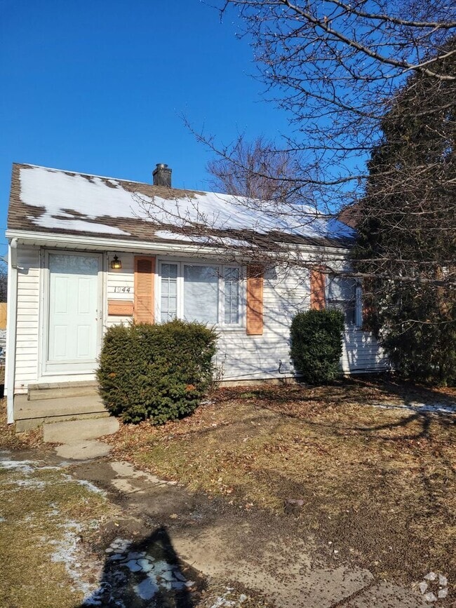 Building Photo - Quaint 2 Bedroom 1 bath home in south Toledo!