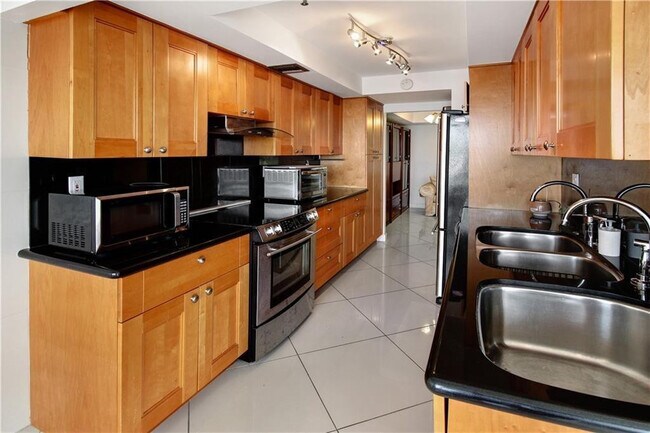 Building Photo - 290 174th St St