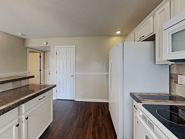 Building Photo - 460 Brookview Drive