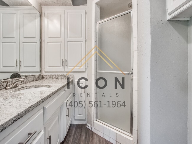 Building Photo - 517 N Robin Way