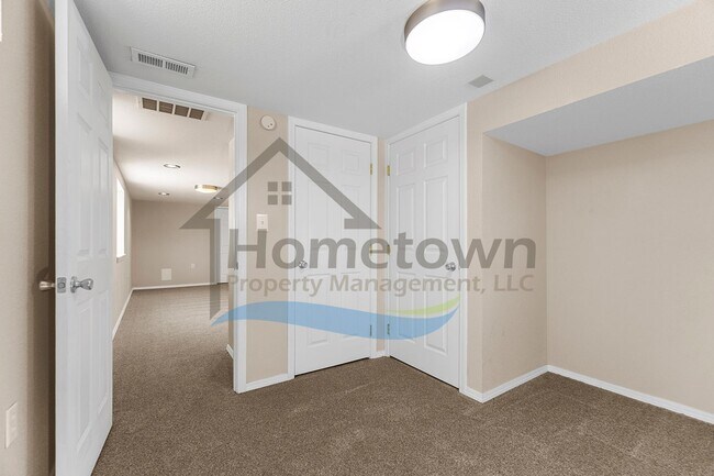 Building Photo - 4 Bedroom 2 Bathroom Home with a Fully Fen...