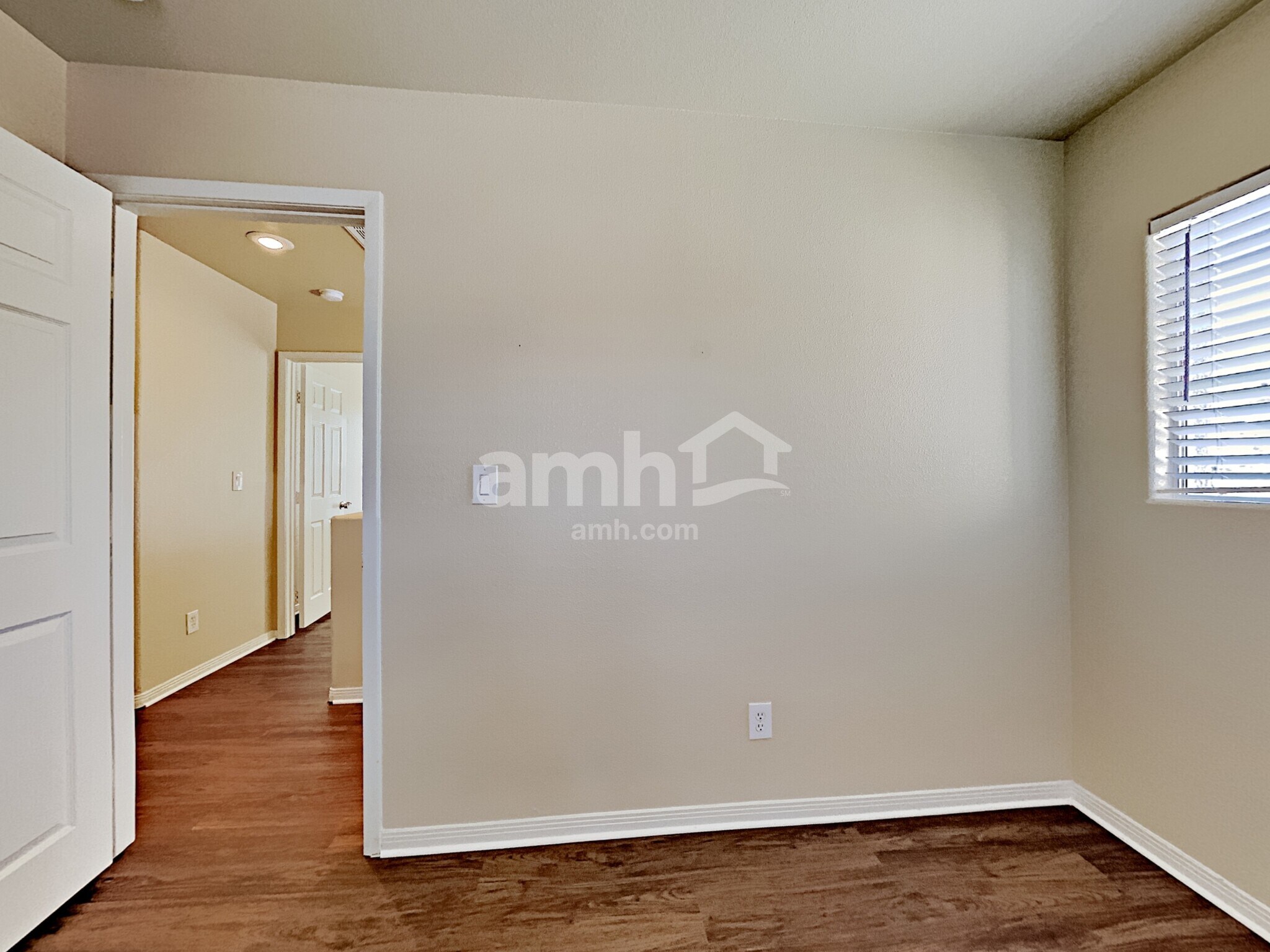 Building Photo - 1160 Paradise Safari Dr