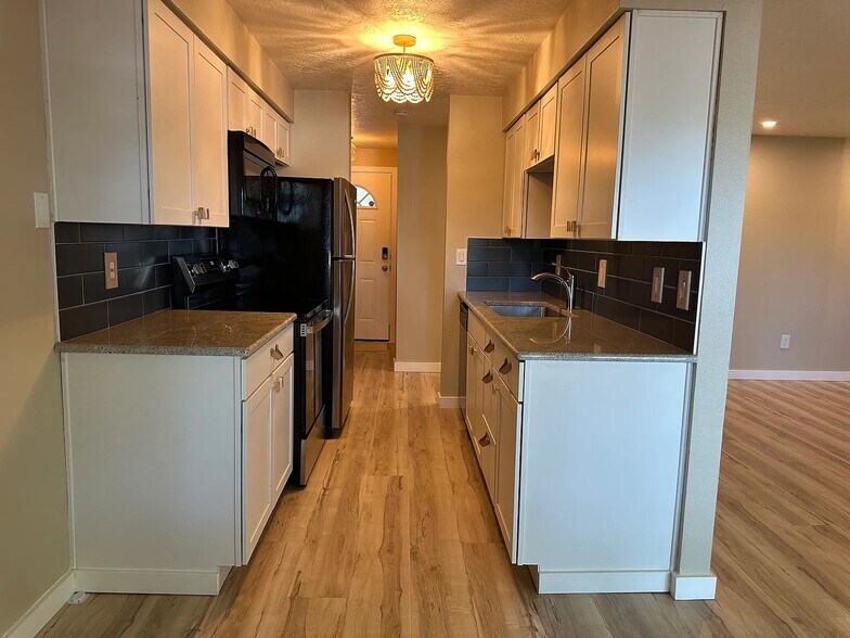 Kitchen - 8504 SW Mohawk St
