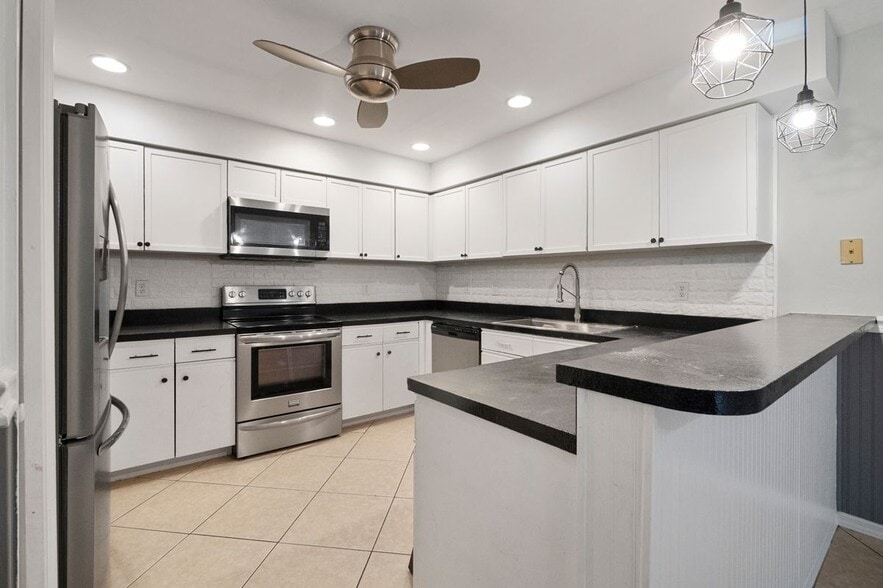 Building Photo - 6879 Pentland Way