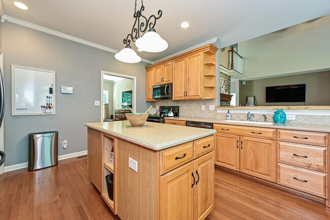 Building Photo - 8729 Riverwood Rd