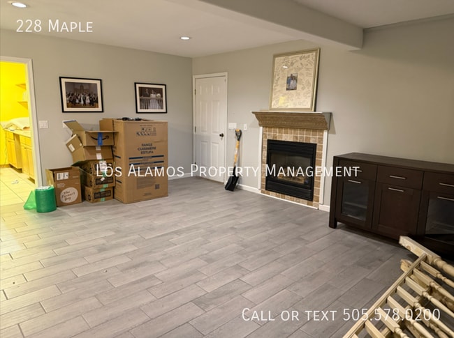 Building Photo - 228 Maple-