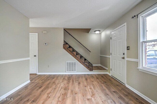 Building Photo - Bellhaven townhouse