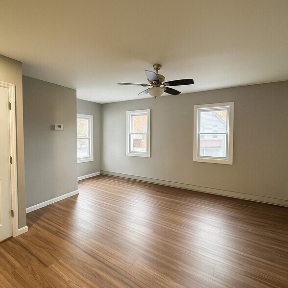 Primary Photo - 114 Clinton Street