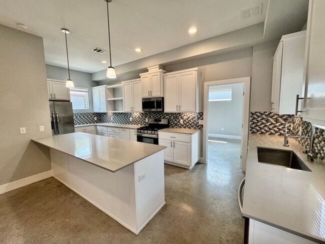 Building Photo - 6911 Meador Ave
