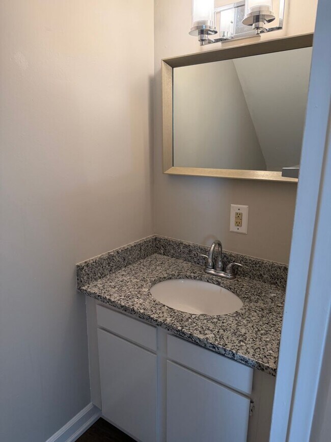 Building Photo - Comfort & Style: 2-Bedroom Raleigh Townhouse