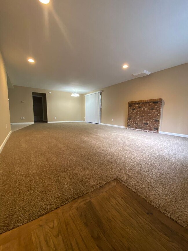 Building Photo - O24