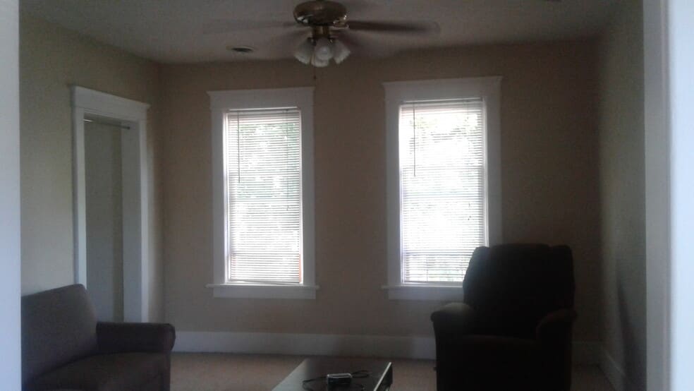 Building Photo - 416 E 3rd St