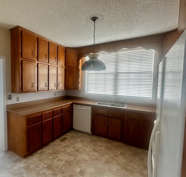 Kitchen with tall cabinets to the ceiling and dining space in the center of the kitchen. - 502 E Tombigbee St