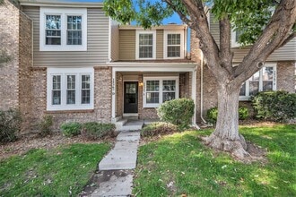 Building Photo - Freshly Painted & Move-In Ready! 2 bedroom...