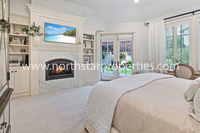 Building Photo - Custom Built Lake Oswego Home Near Lakerid...