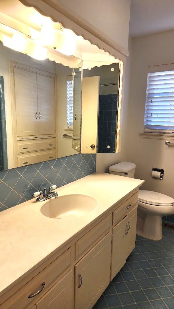 Building Photo - Beautiful 3 Bed 2 Bath Corner Lot