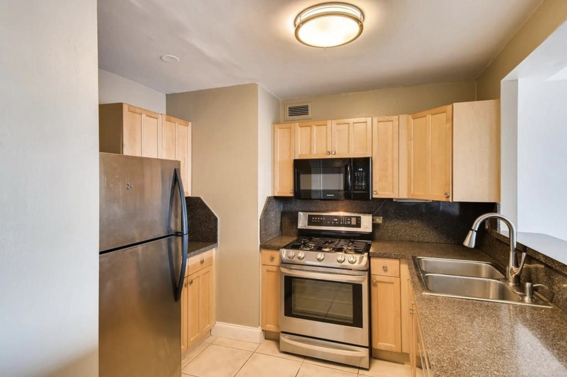 Building Photo - 620 Peachtree St NE