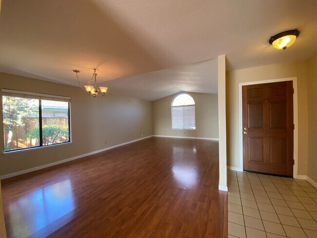 Building Photo - Single Story Beautiful Bay View Home