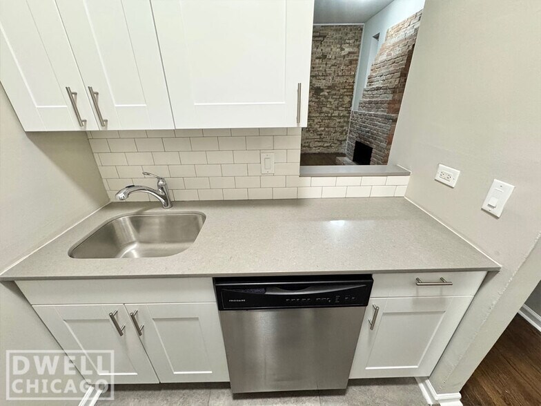 Building Photo - 3430 N Elaine Pl