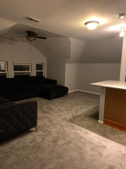 Building Photo - 7147 S Princeton Ave