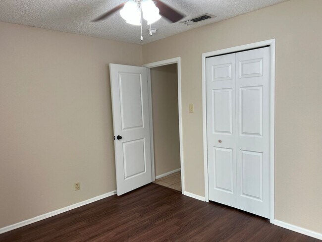 Building Photo - 205 Beverly Dr