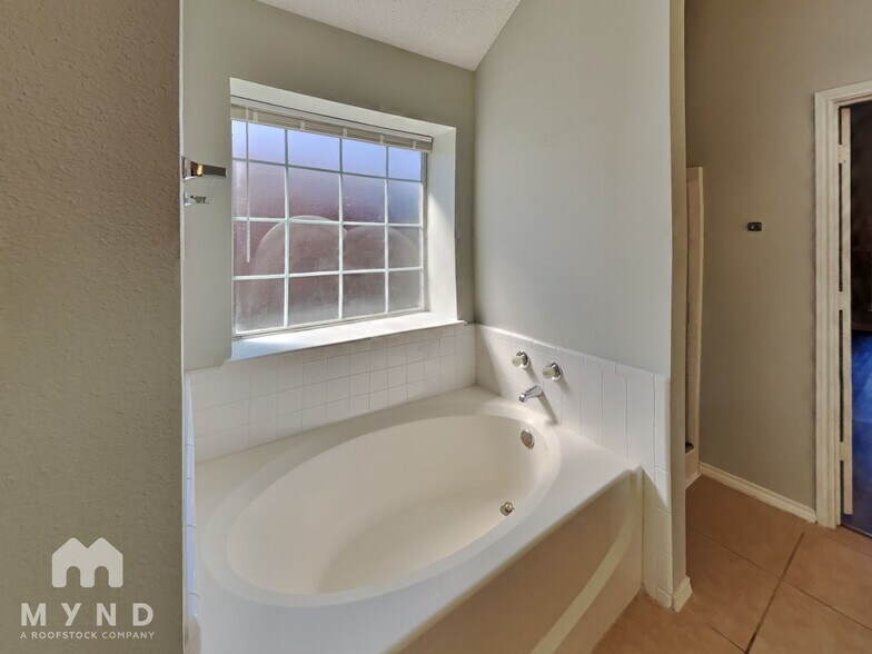Building Photo - 8617 Saranac Trail
