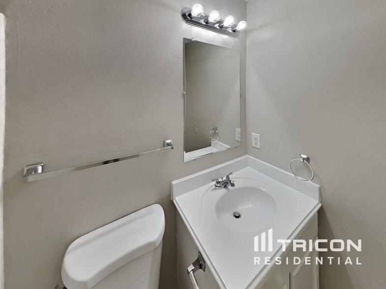 Building Photo - 614 Harpswell Ln