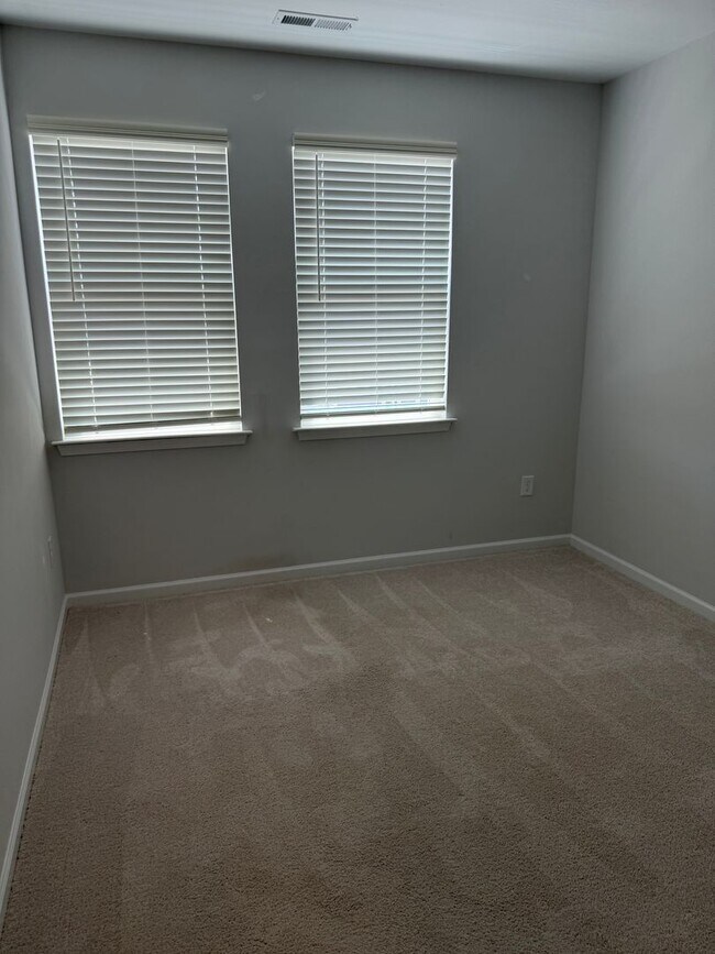 Building Photo - 1227 Commack Dr