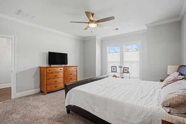 Building Photo - 3 BED | 3.5 BATHS | TWO CAR GARAGE | HERB RIVER | FURNISHED TOWNHOME