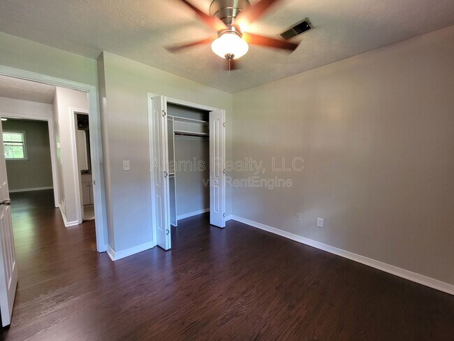 Building Photo - 2506 Windmere Dr NW