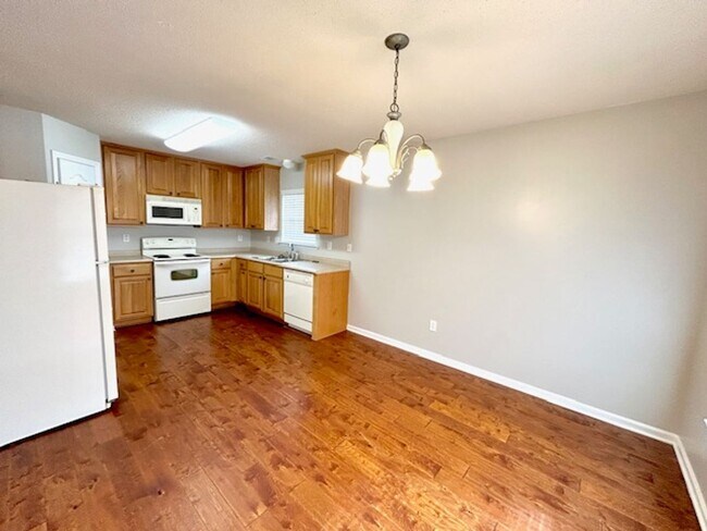 Building Photo - Coming soon! 10/10 Charming 3-bedroom bric...