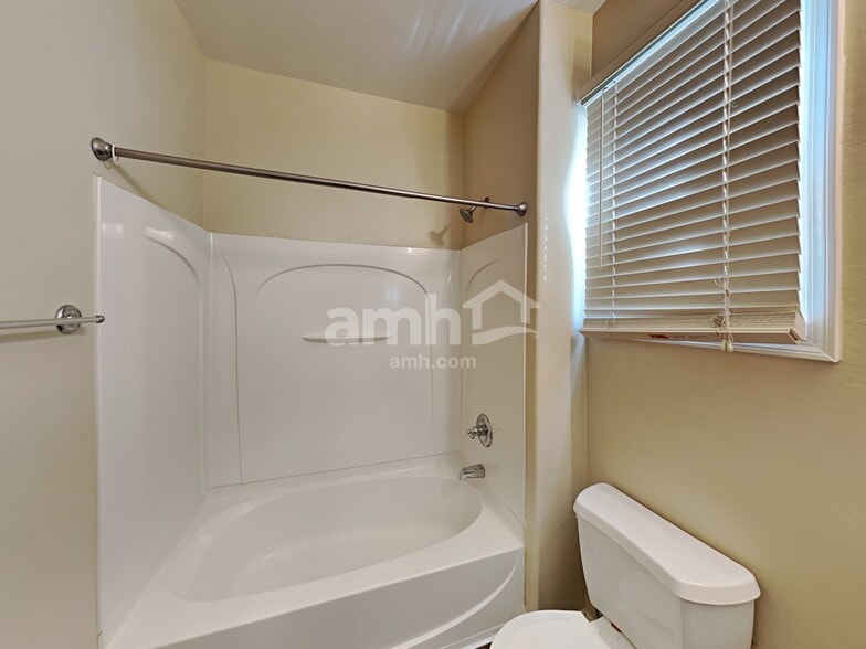 Building Photo - 5617 S 21st Pl