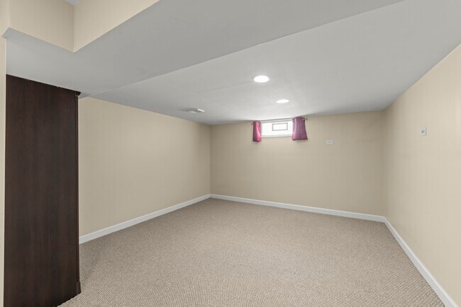Building Photo - 794 Fairfield Ave