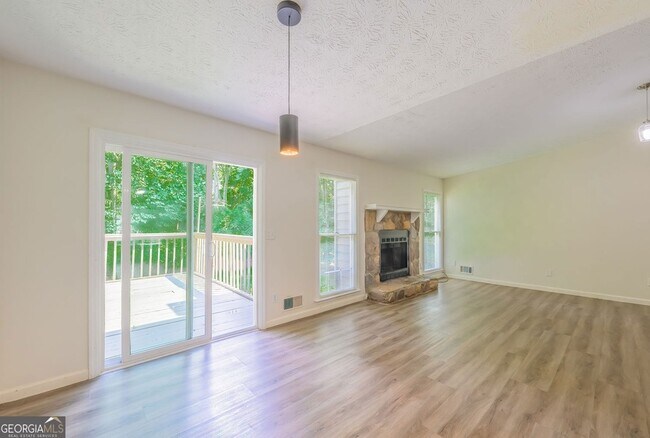 Building Photo - 2100 Whitebluff Way