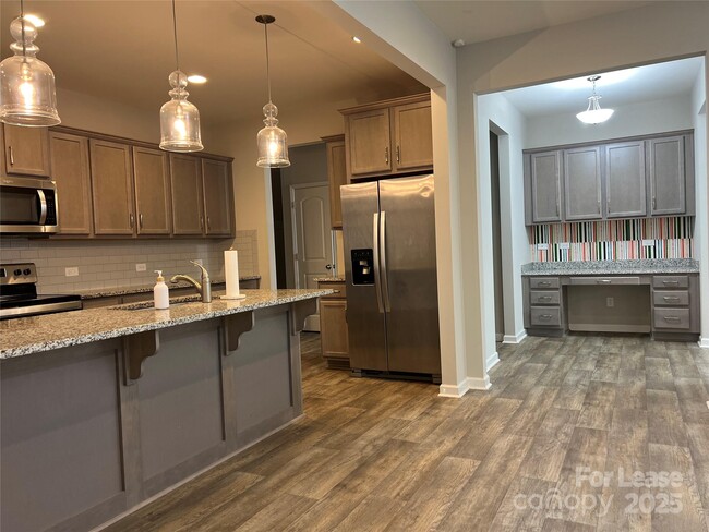 Building Photo - 8637 River Ridge Dr