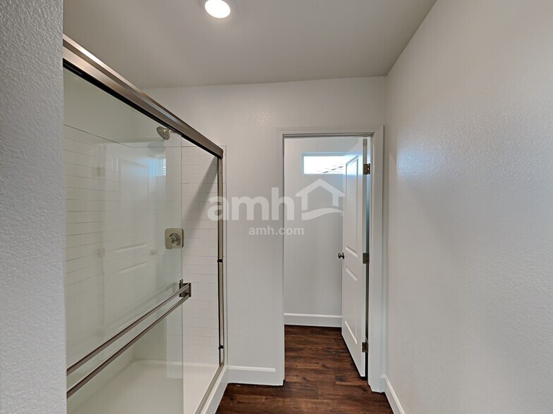 Building Photo - 8938 Tiger Tooth Ave