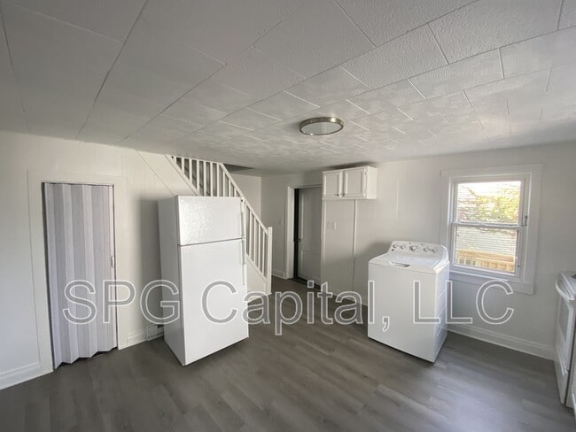 Building Photo - 131 Arch St