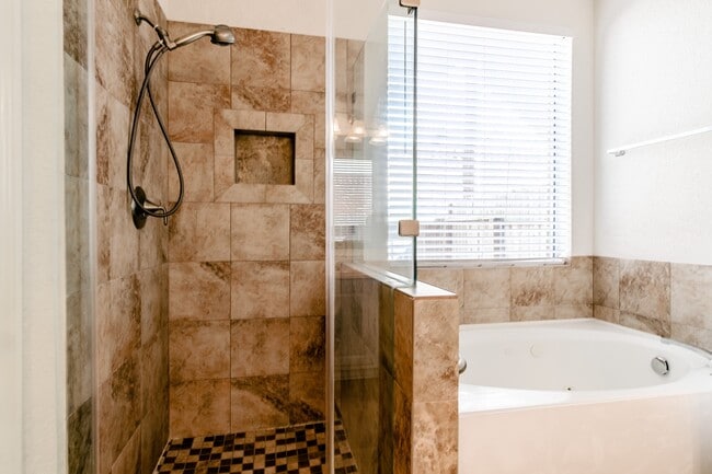 Building Photo - 2918 Five Oaks Dr