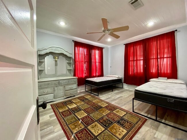 Building Photo - 14039 Young Rd