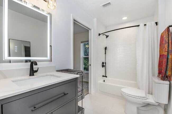 Building Photo - For Rent: Stunning Home in Tranquil Greystone Subdivision.