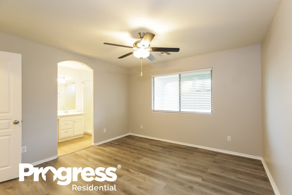 Building Photo - 10974 W Manzanita Dr