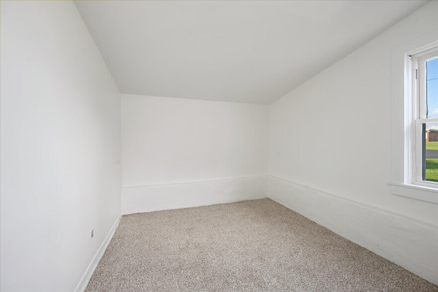 Building Photo - 9453 Maynard Dr