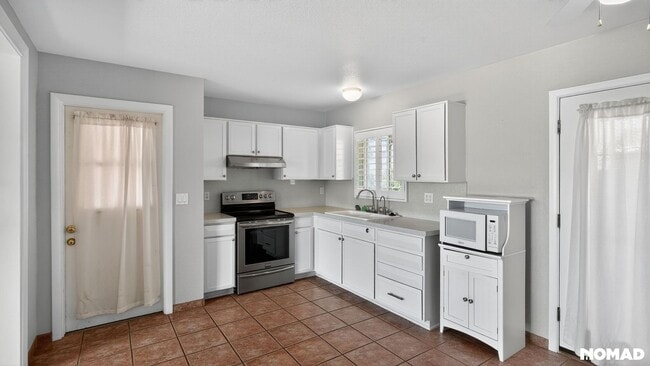 Building Photo - 15431 N 23rd St