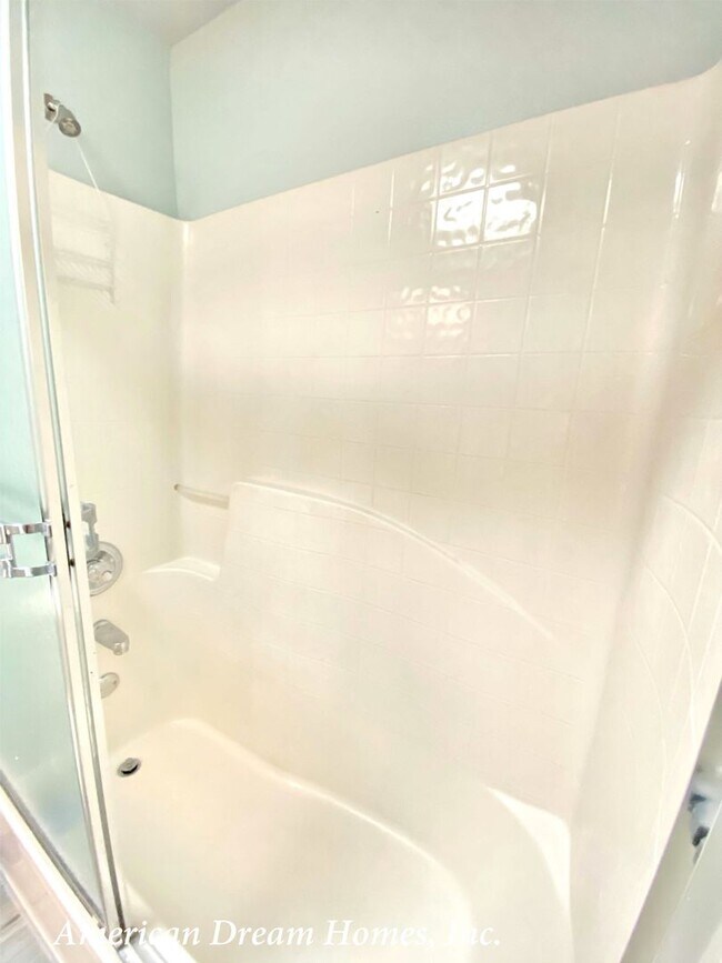 Building Photo - Wonderful Home in Andover Lakes!