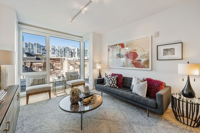 Building Photo - SoMA: Stylish 1 Bed Condo w/ Designer Finishes, Google Fiber, Bike Storage & Shared Roof Deck