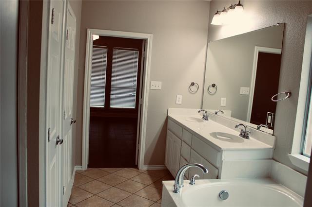 Building Photo - 10240 Los Barros Trail