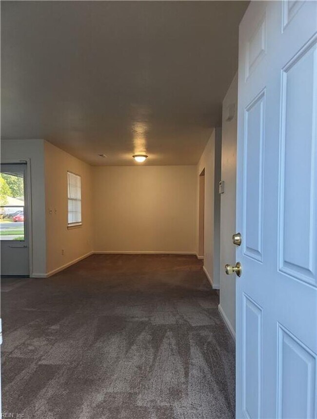 Building Photo - 6045 Bradford Dr