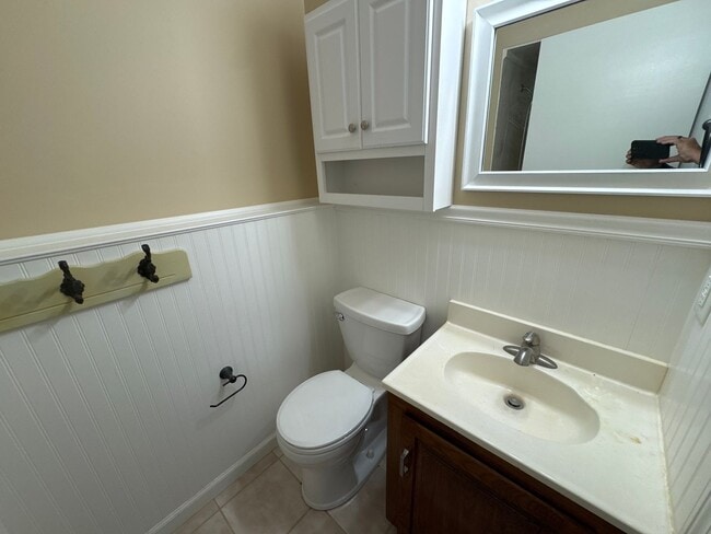 Building Photo - 4 Bedroom 3 Baths Southeast!  $2495