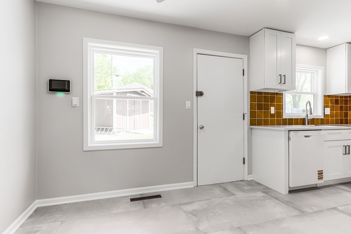 Building Photo - 2721 S 51st Terrace