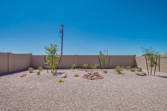 Building Photo - This stunning single-story home!